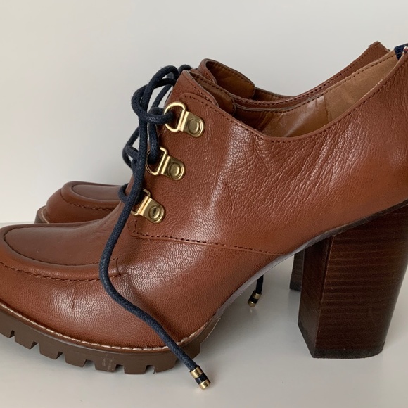 Tommy Hilfiger Middlebury Bootie 8M, block heel. - Picture 4 of 11